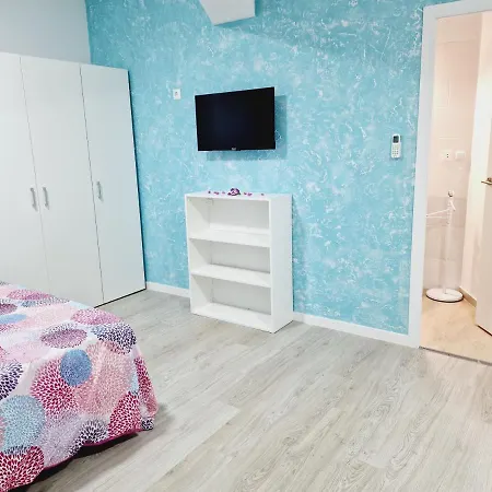 301, 2 Bedrooms, Near Playa De Americas & Free Wifi *