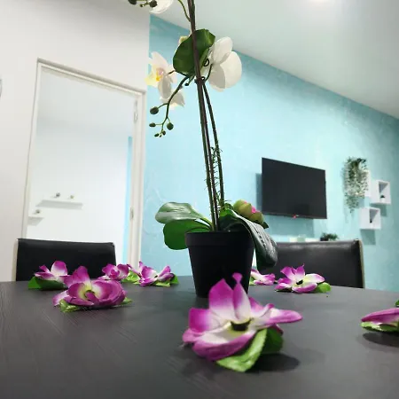 301, 2 Bedrooms, Near Playa De Americas & Free Wifi Tatil Evi