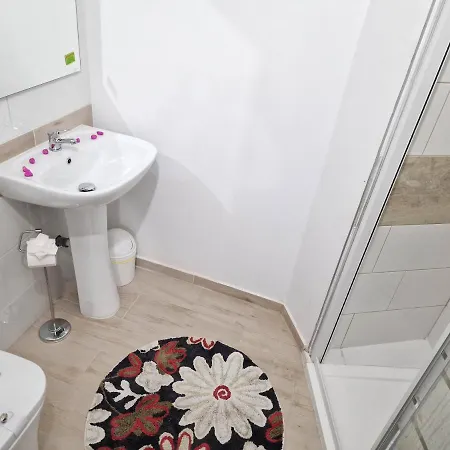 בית נופש 301, 2 Bedrooms, Near Playa De Americas & Free Wifi *