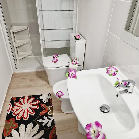 301, 2 Bedrooms, Near Playa De Americas & Free Wifi