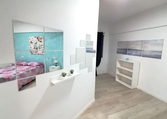 301, 2 Bedrooms, Near Playa De Americas & Free Wifi *