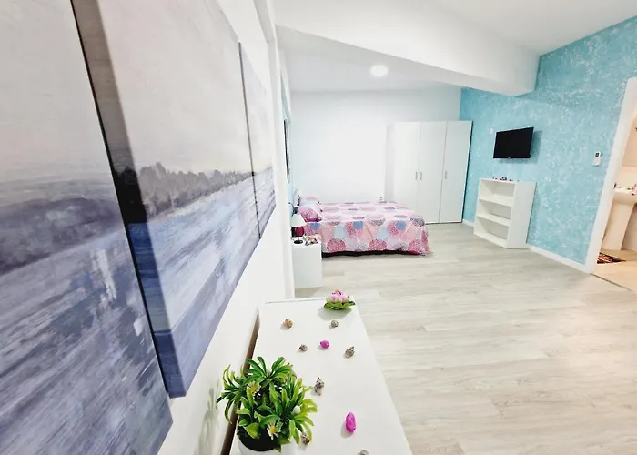 301, 2 Bedrooms, Near Playa De Americas & Free Wifi Nyaraló