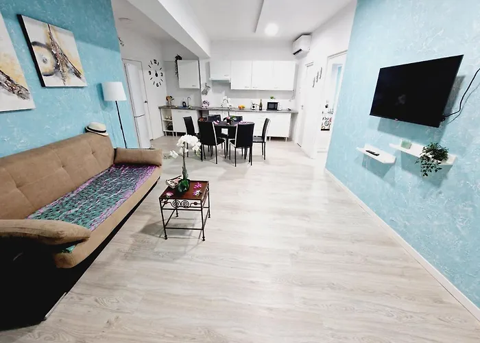 301, 2 Bedrooms, Near Playa De Americas & Free Wifi *