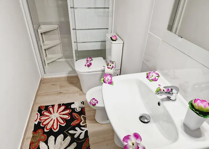 301, 2 Bedrooms, Near Playa De Americas & Free Wifi